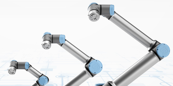 Cobots used in Electronic Industry for precise manufacturing